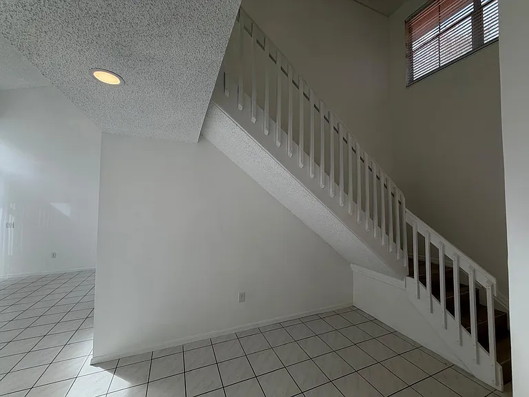 3780 Amalfi Dr — Photo 32