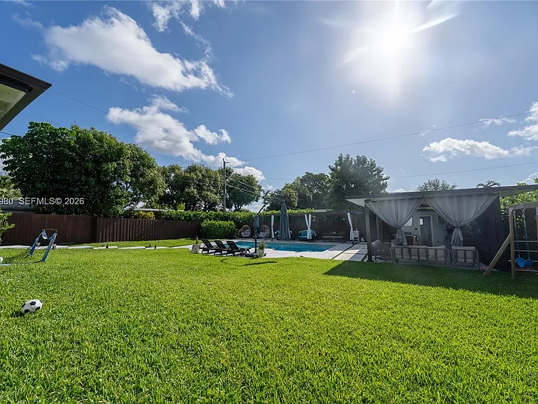 17901 SW 92nd Ct — Photo 33