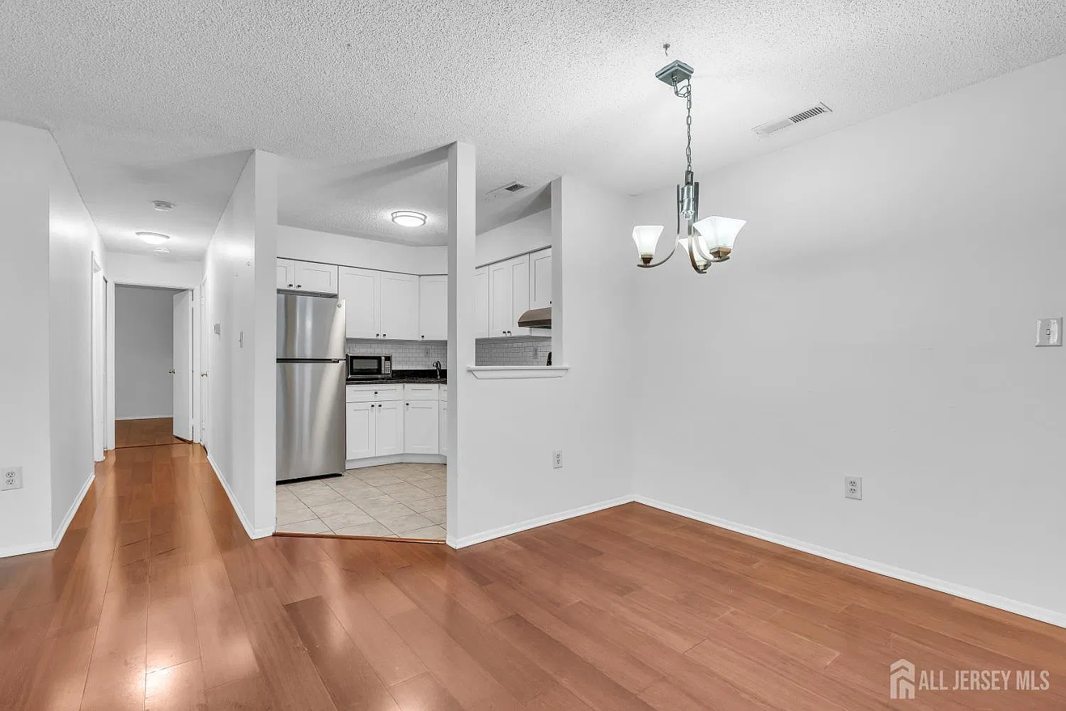 2 bed, 2.0 bath, 948 sqft, $2,200 — Photo 3