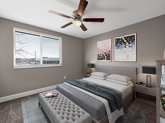 Large one bedroom with a ceiling fan