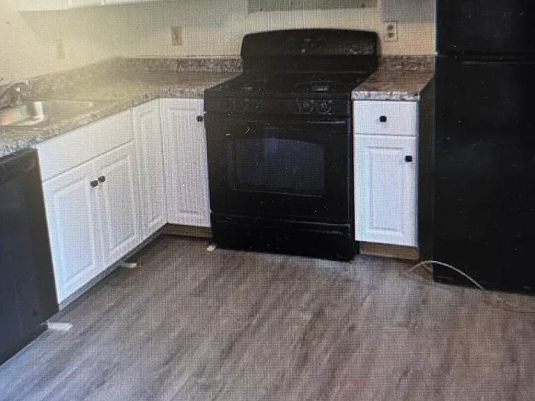 18 Allen Ct #F — Photo 1