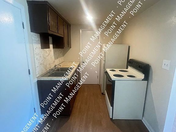 3rd image of 3878 Woodleigh Rd NW
