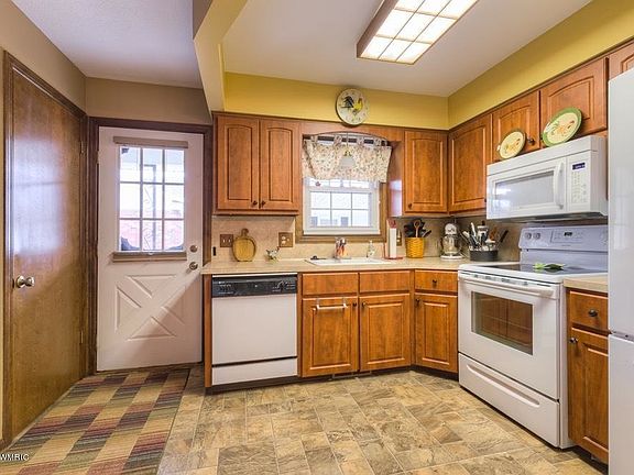 5th image of 7432 Pinegrove Dr #64
