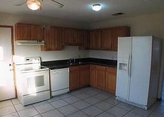 4th image of 21909 Moffat Dr