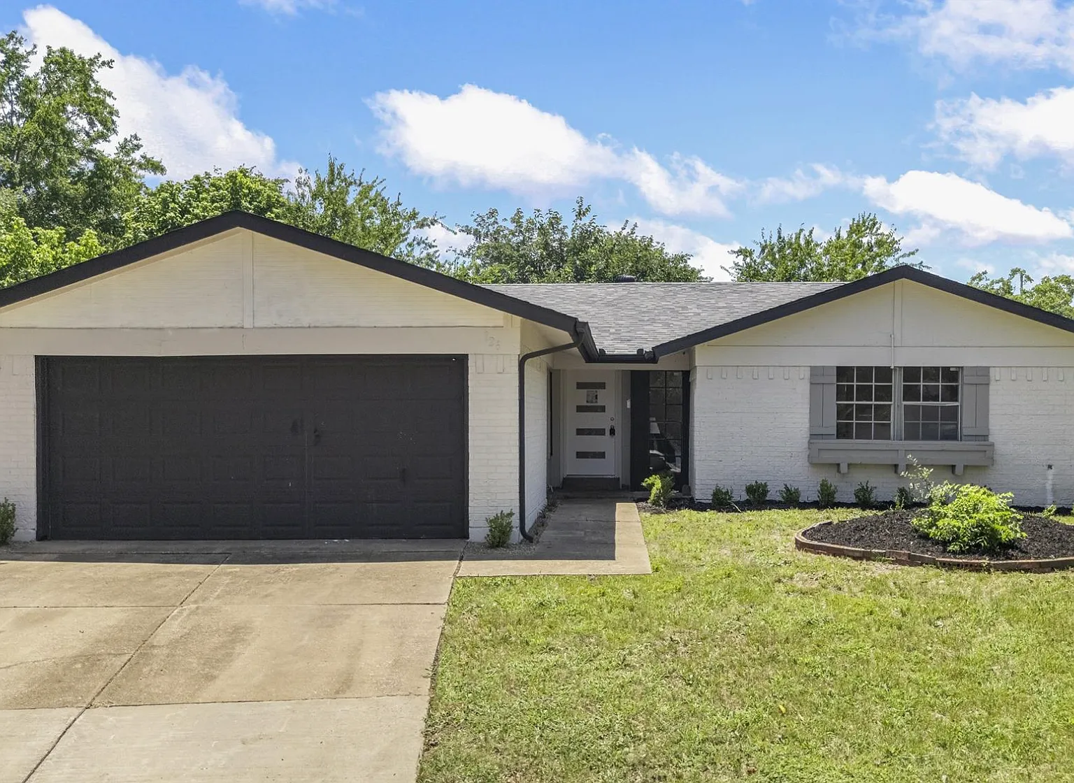 4 bed, 2007 sqft, $2,900 — Photo 1