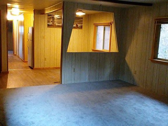 looking to dining rm