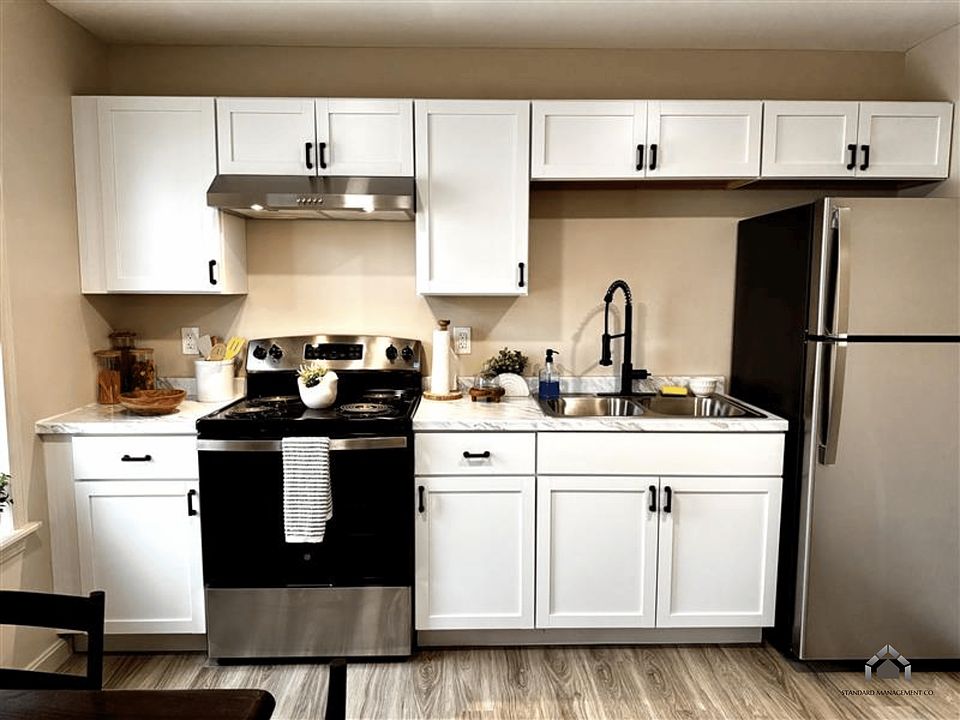 1st image of 20 Turner Ave #D2