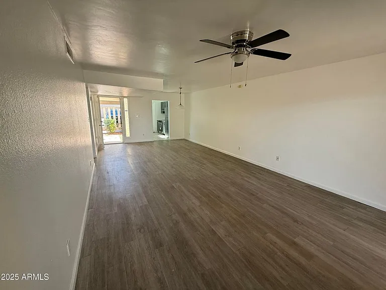 708 E Colgate Dr — Photo 6