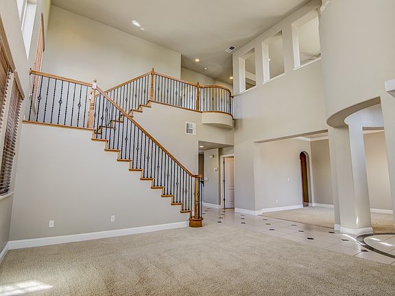 4th image of 1592 Diamond Woods Cir
