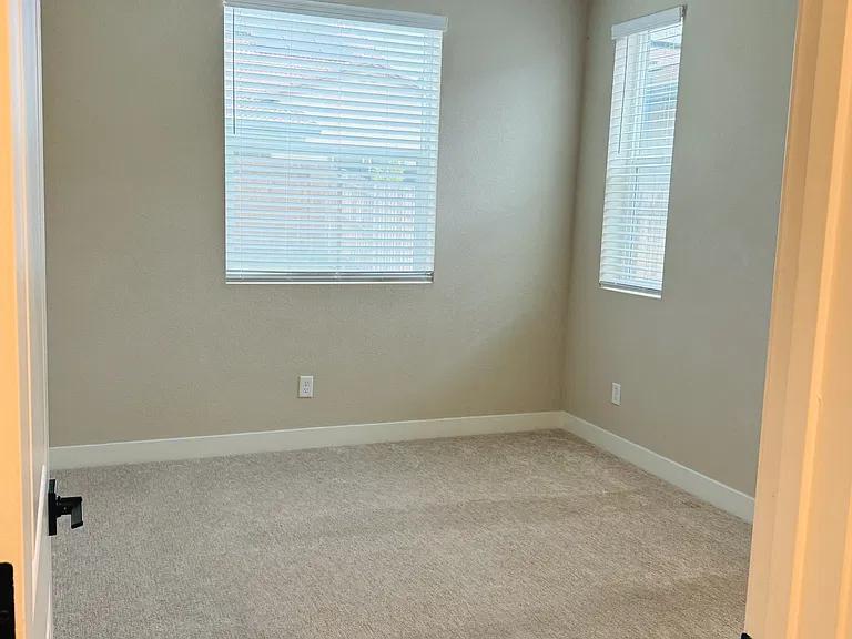 Guest bedroom on ground floor.