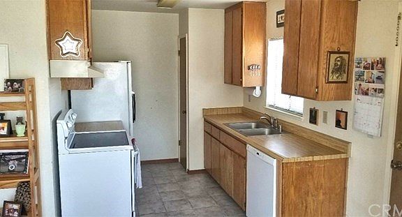 Kitchen w/solid counter tops