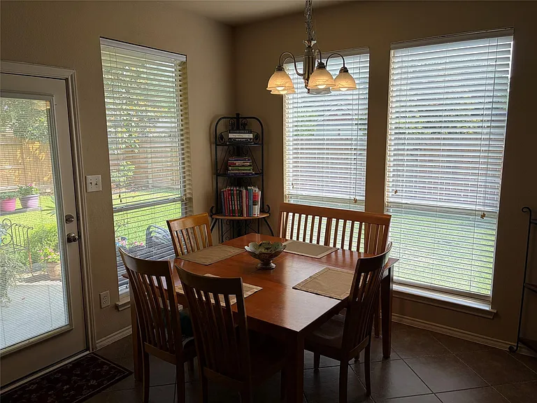 2515 Silverton Bnd — Photo 8