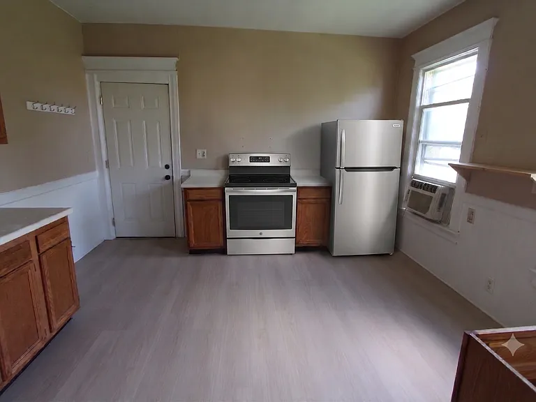 300 1/2 S Lowell Ave — Photo 13