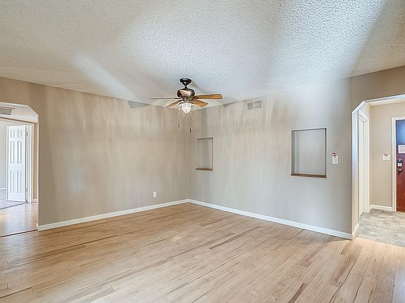 3rd image of 11820 N 61st Ave