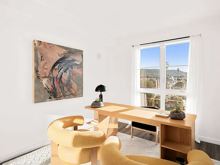 Eddy Redondo Residences — Photo 45