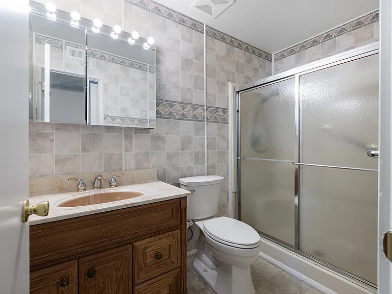 841 Landsford St — Photo 21