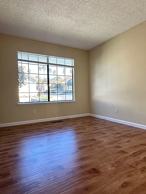 43281 Livermore Cmn — Photo 2