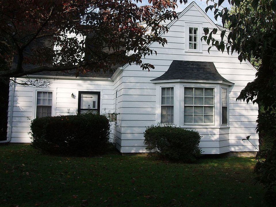 2nd image of 18 Washington St