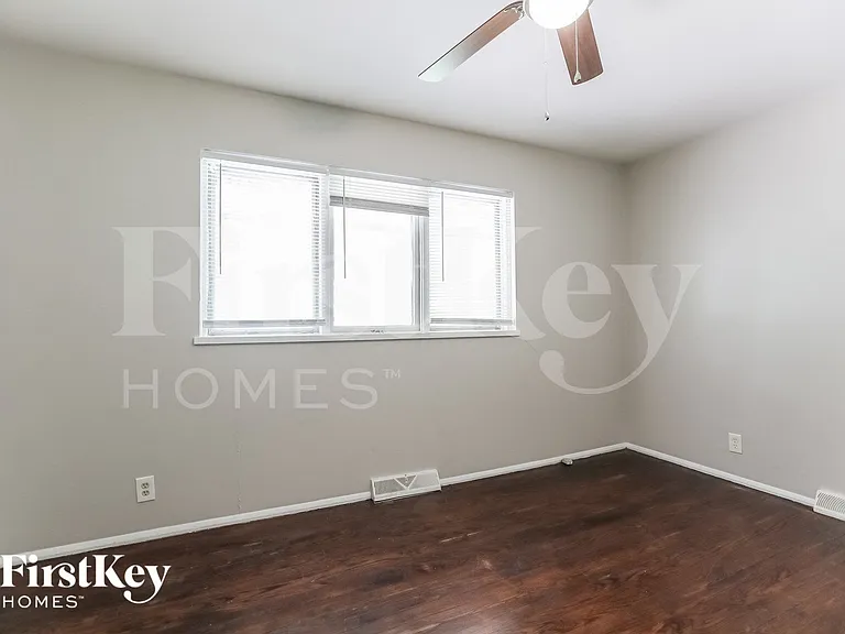 8812 Manchester Ave — Photo 7