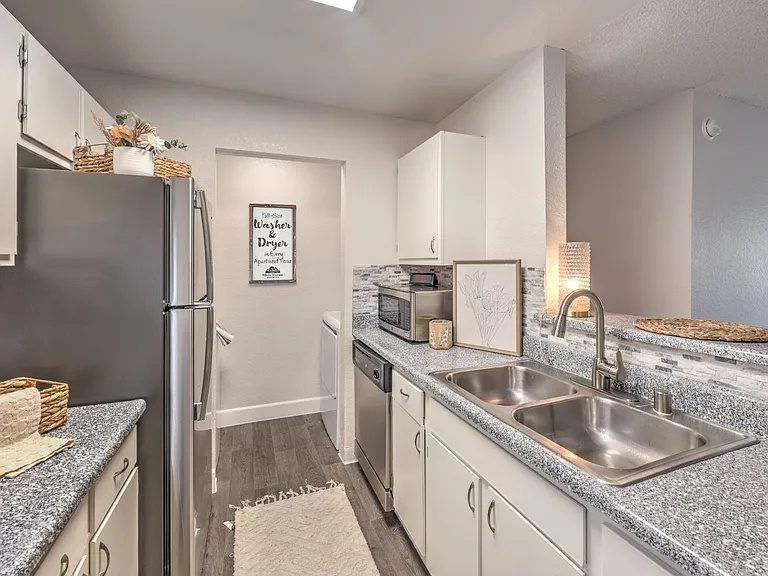 Silver Stream Apartments — Photo 10