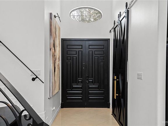 2nd image of 2020 Rice Ave