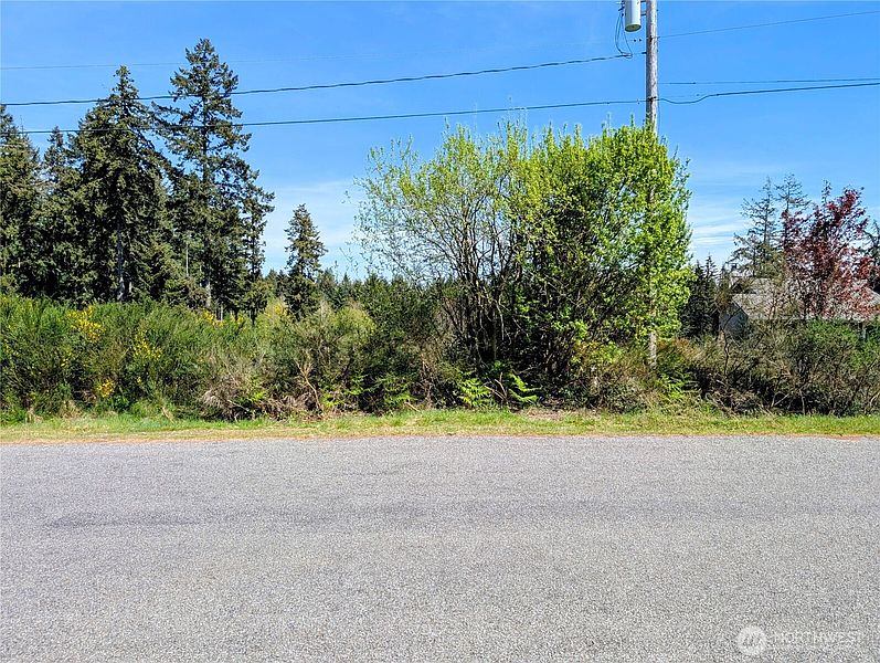 2nd image of 2501 195th Avenue SW