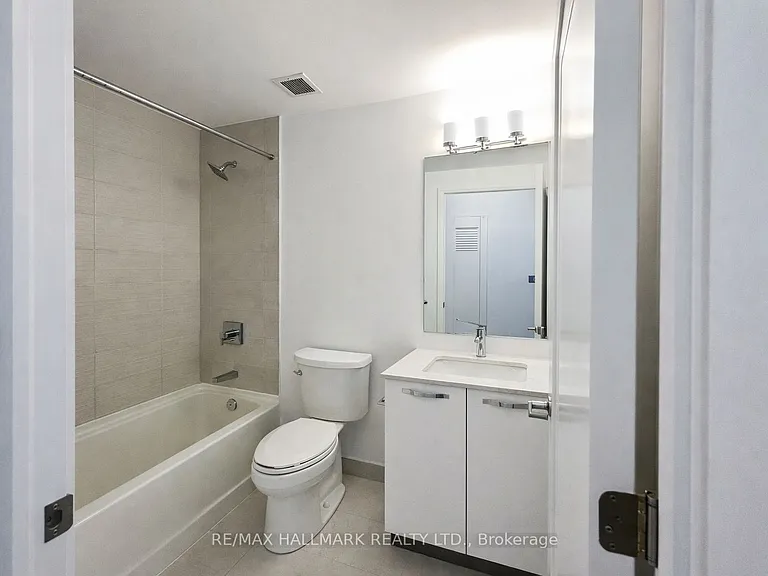 75 James St S #713 — Photo 8