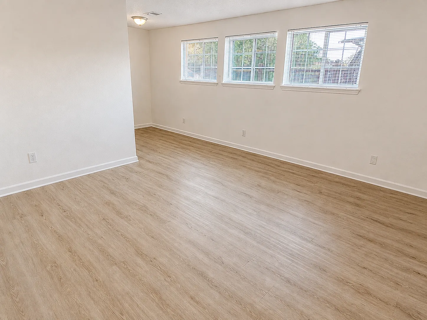2 bed, 935 sqft, $1,450 — Photo 2