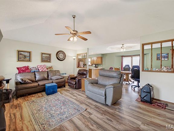 2nd image of 206 Meadowmere Ct