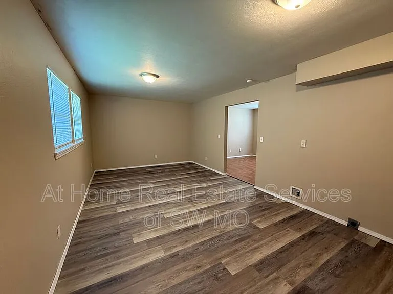1426 W State St — Photo 8