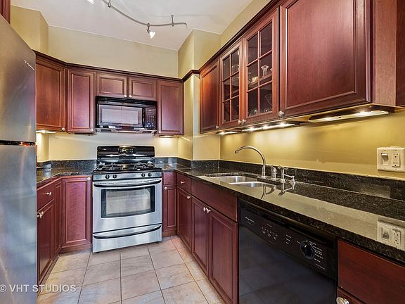 5th image of 3520 N Lake Shore Dr APT 9P