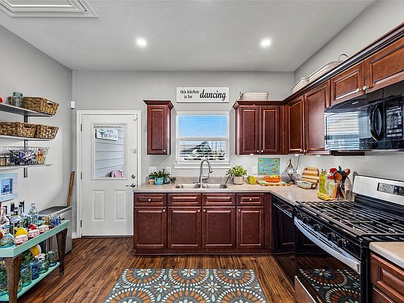 4th image of 710 35th St