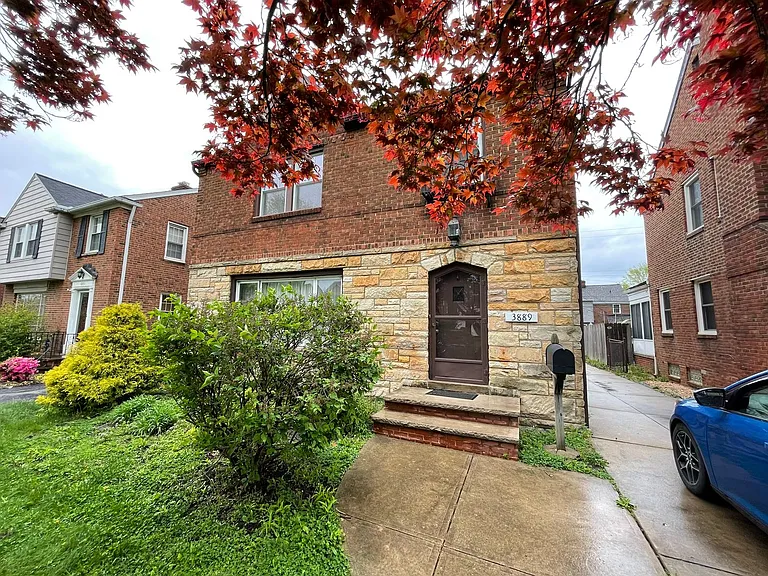 3889 Grenville Rd — Photo 2