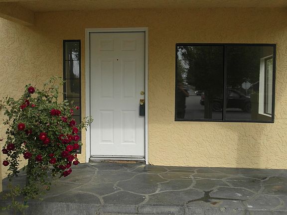 4th image of 1726 N Fruit Ave