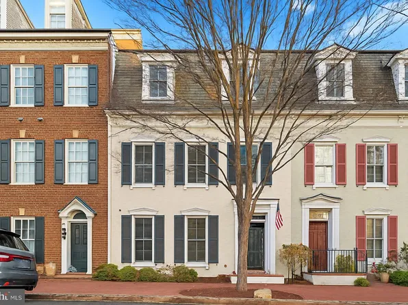 1815 Potomac Greens Dr, Alexandria, VA 22314