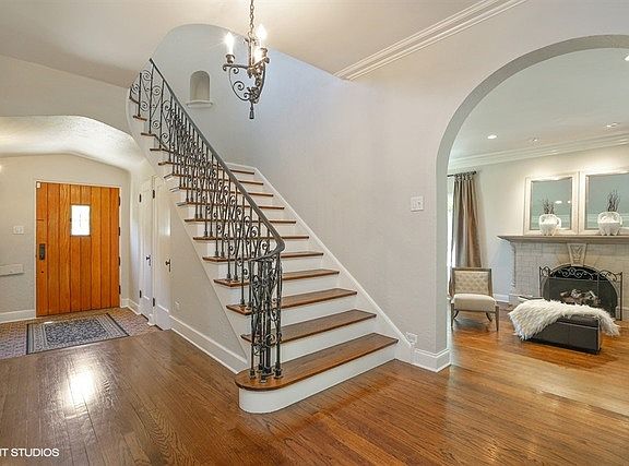 2nd image of 1226 William St
