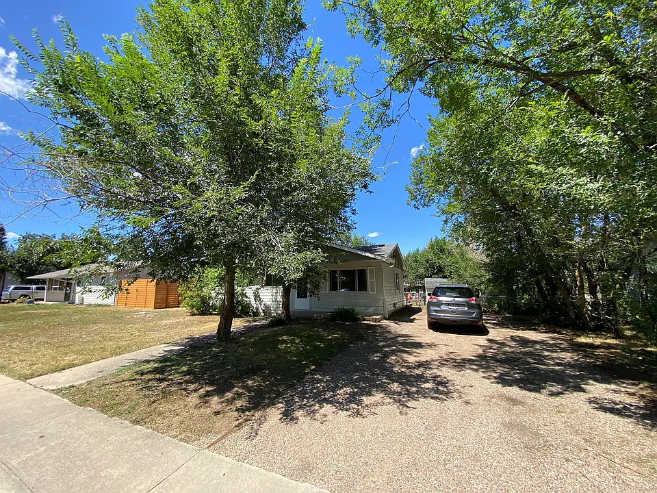 3095 Aurora Ave