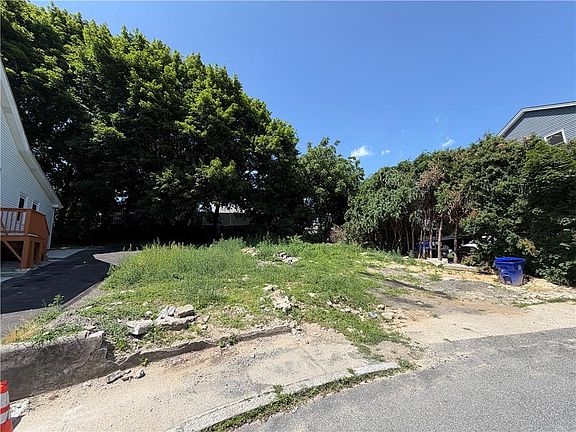 2nd image of 376 Hawkins St