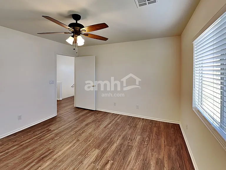1041 Sweeping Vine Ave — Photo 9