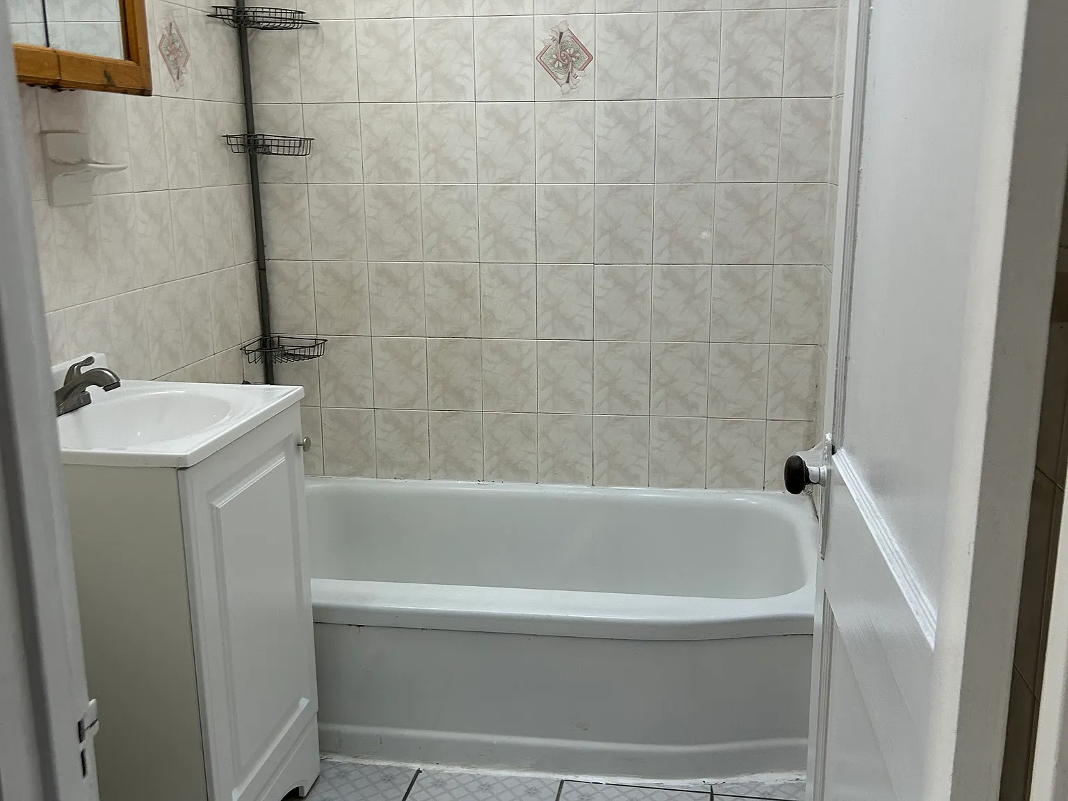 3 bed, 1116 sqft, $1,700 — Photo 2
