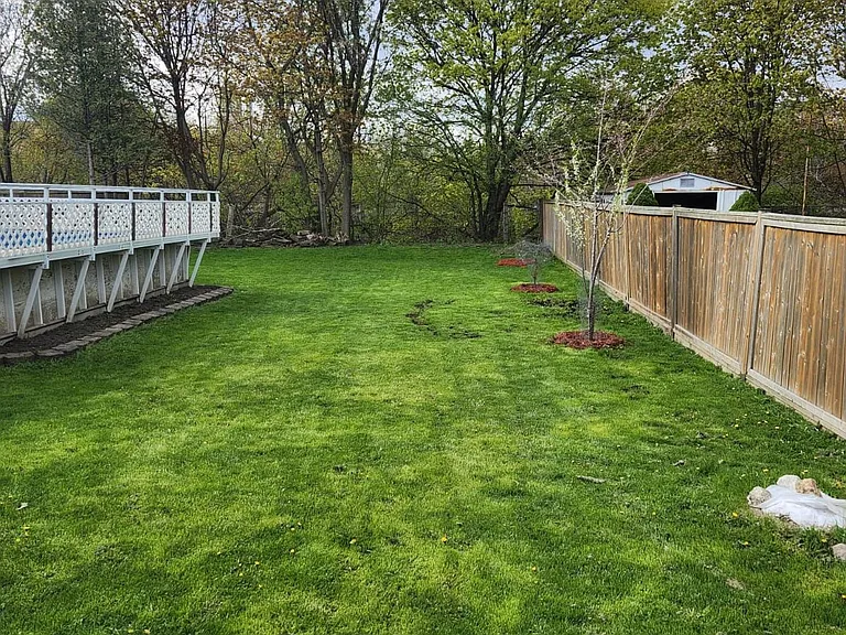 289 Ballard St S — Photo 2