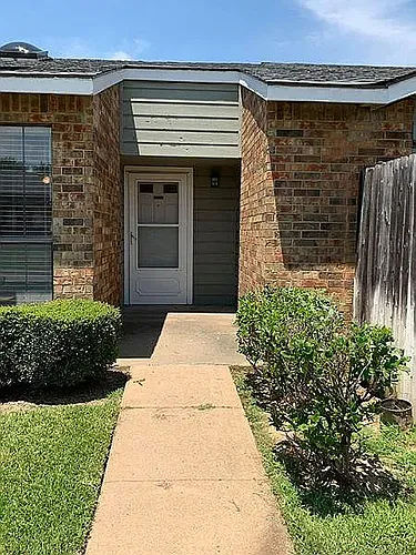 2105 Maplewood Trl Photo 1