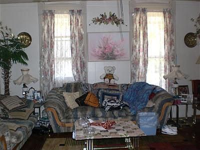 5th image of 614 Troy St