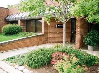 927 W Liberty Dr, Wheaton, IL 60187
