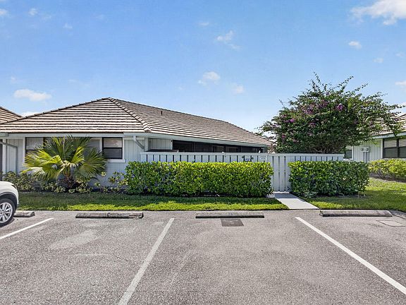 2nd image of 1127 E SEMINOLE Avenue #15D