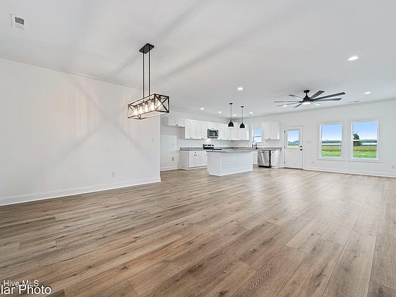 3rd image of 124 Brown Road