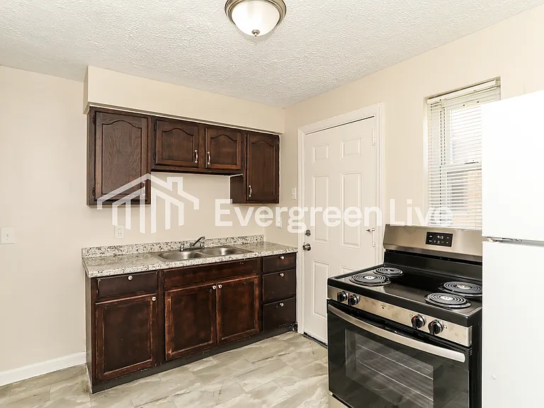 4047 Washington Ave — Photo 5