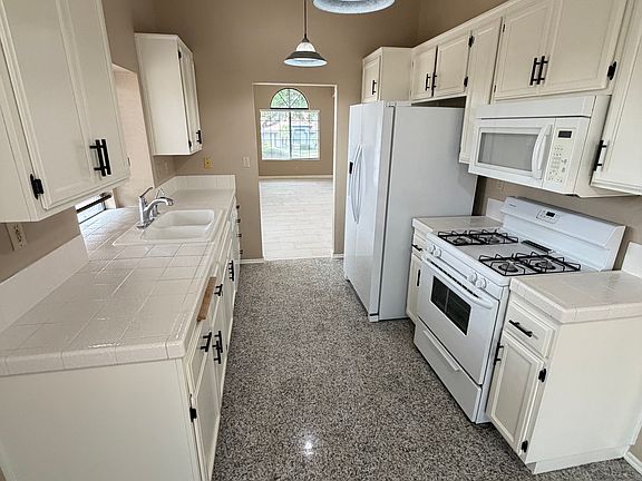 3rd image of 40517 Palmas Ct