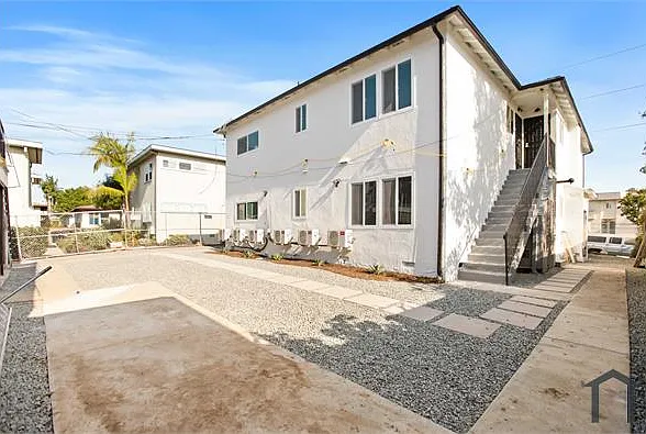 7045 S La Cienega Blvd #3 — Photo 11