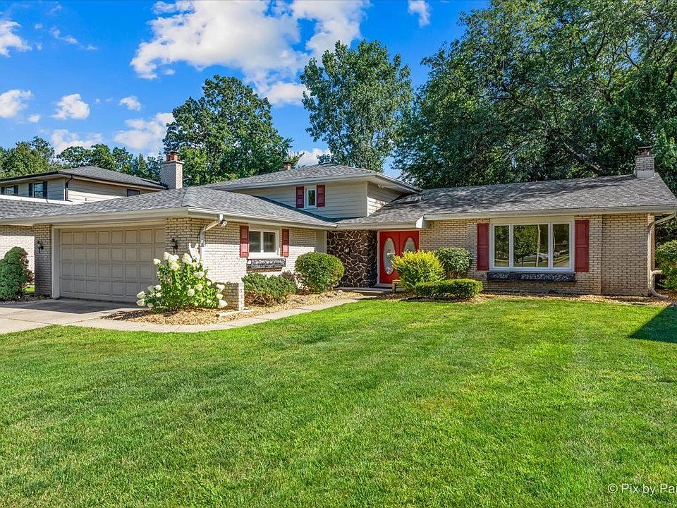 1st image of 370 Butternut Dr
